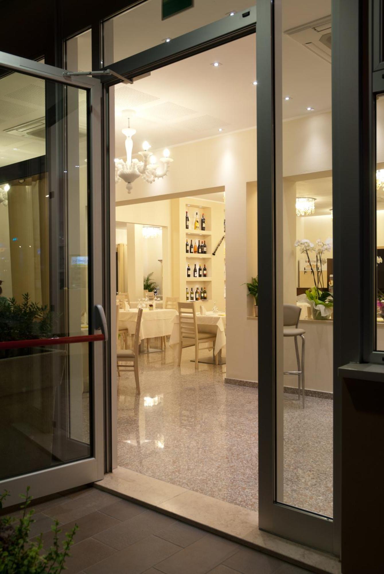 Hotel Ristorante Cesare Savignano sul Rubicone Luaran gambar